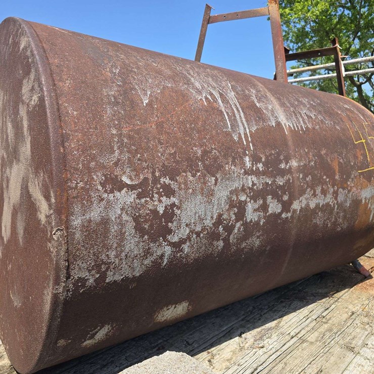 250 gallon gravity flow fuel tank with stand