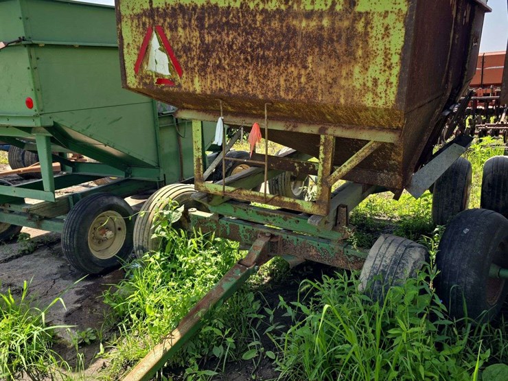 paker-2100-gravity-wagon-on-jd-gear-image-1