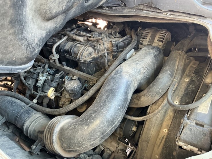 2009-isuzu-npr-image-17