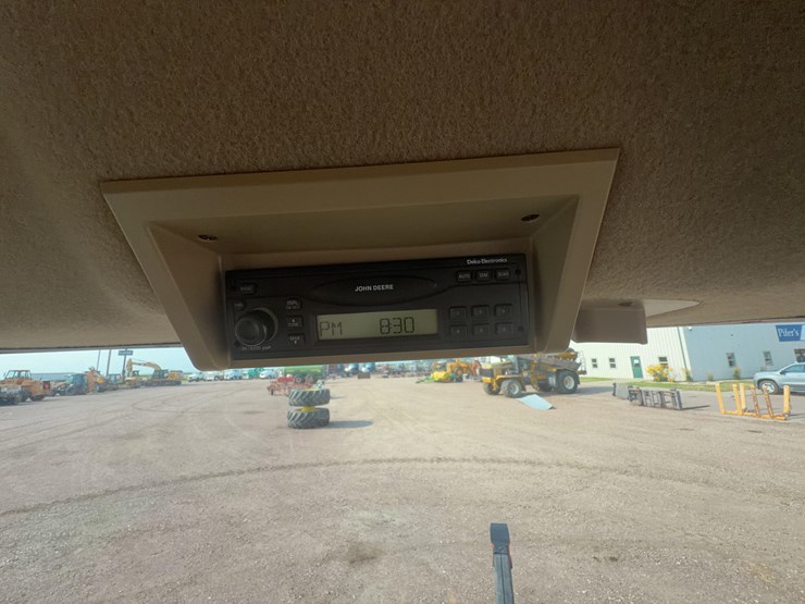 2002-john-deere-8320-image-42