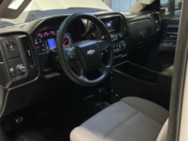 2016-chevrolet-silverado-2500hd-image-21