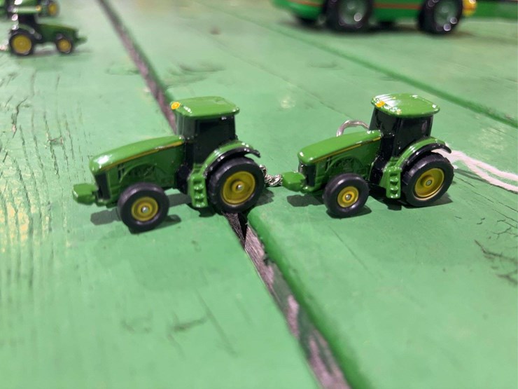 john-deere-key-chains-image-1