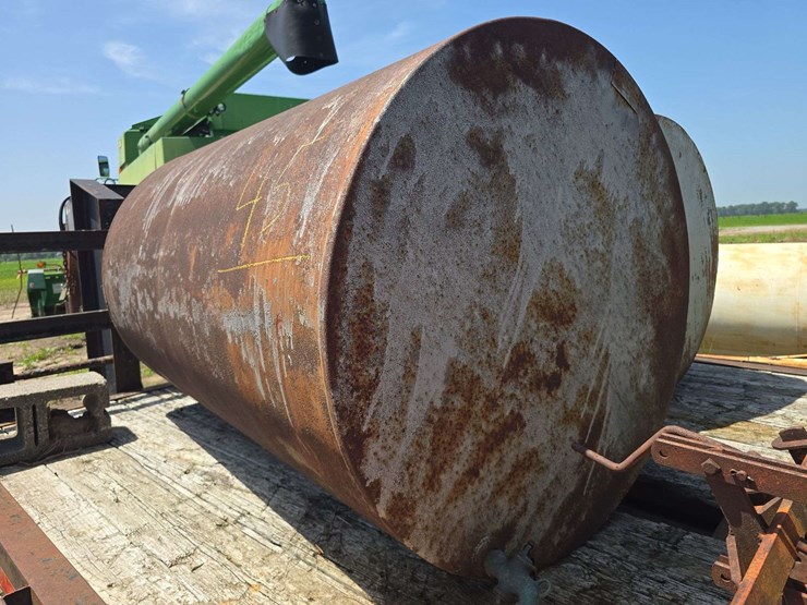 250-gallon-gravity-flow-fuel-tank-with-stand-image-2