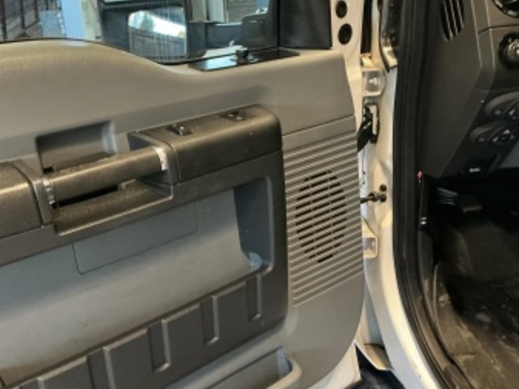 2016-ford-f550-image-25