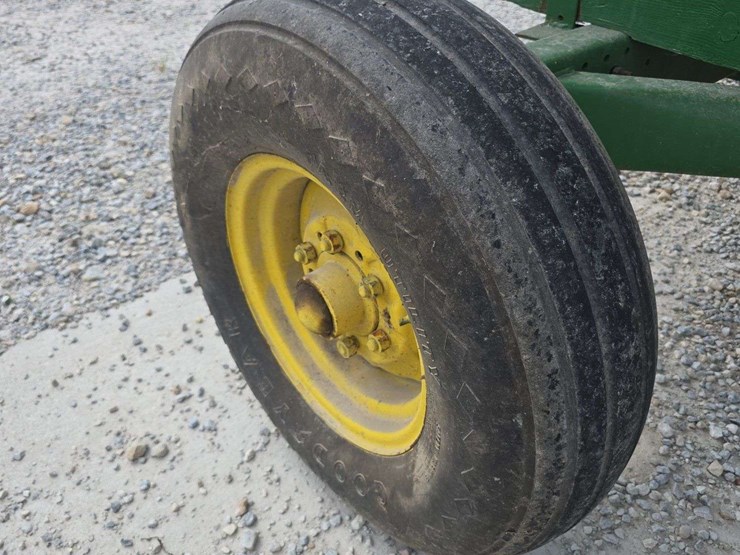 gravity-wagon-on-john-deere-running-gear,-with-side-boards-image-9