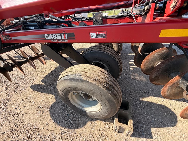 case-ih-340-image-34