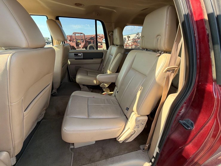 2013-ford-expedition-image-24