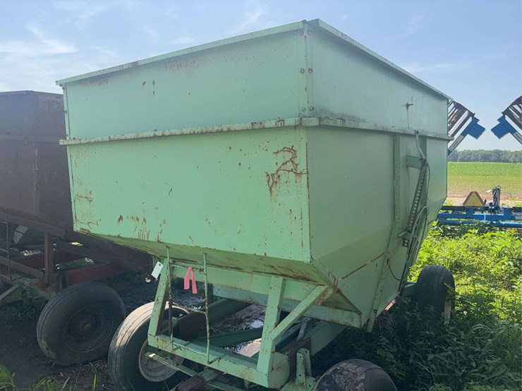 250bu-gravity-wagon-on-jd-gear-image-3
