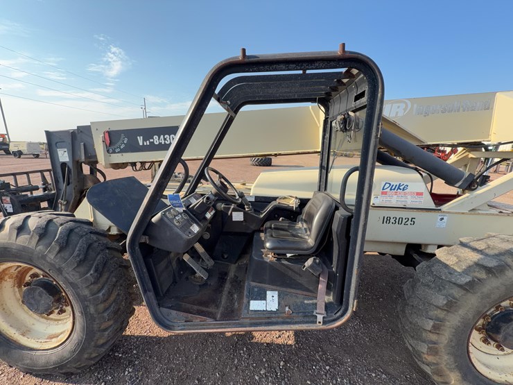 2005-ingersoll-rand-vr843c-telehandler-image-16