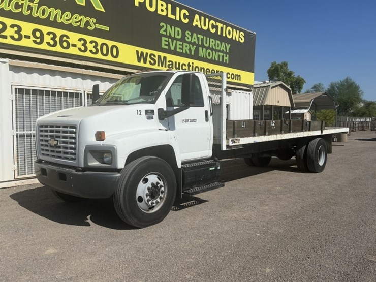 2004-chevrolet-c6500-f/b-image-2