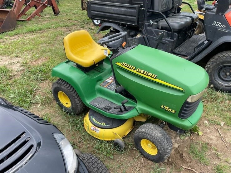 john-deere-lt166-image-1