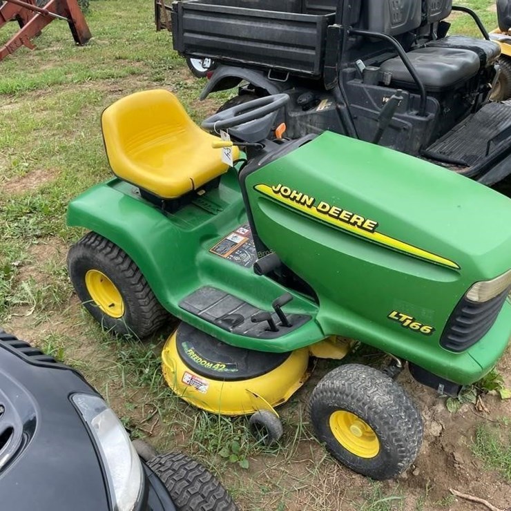 JOHN DEERE LT166
