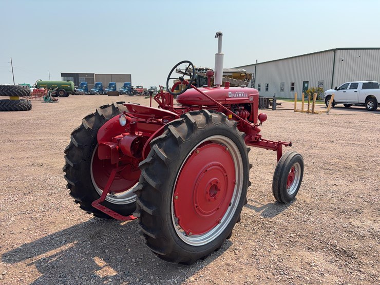 1952-farmall-super-av-tractor-image-5