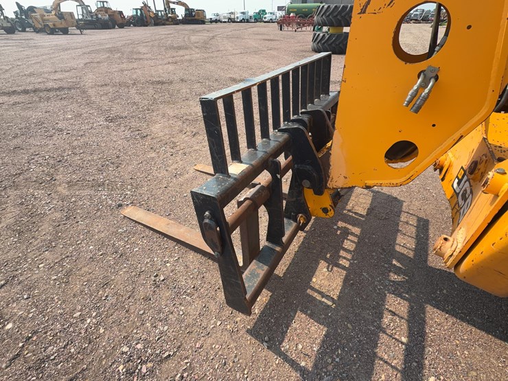 2011-jcb-510-56-image-9