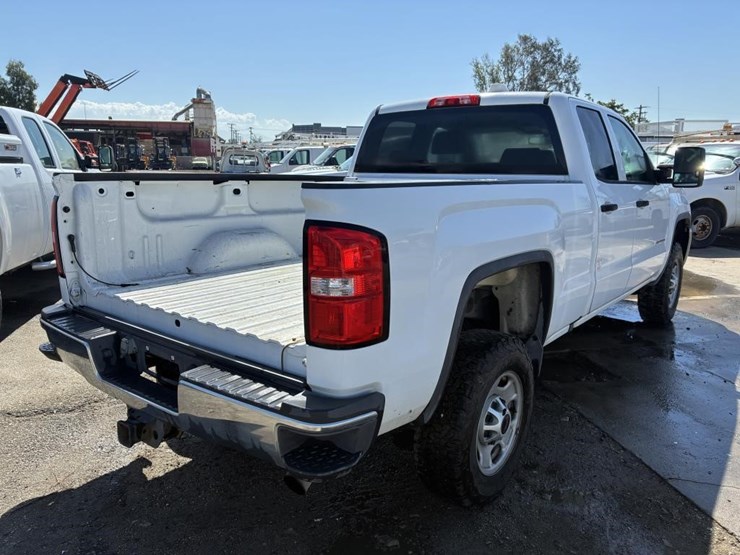 2016-gmc-sierra-2500-image-3
