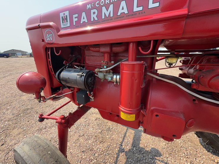 1952-farmall-super-av-tractor-image-26
