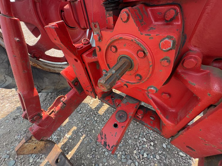 1965-ihc-farmall-656-tractor-image-20