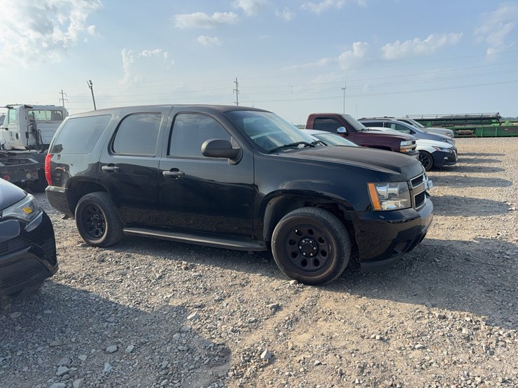 2014-chevrolet-tahoe-image-16