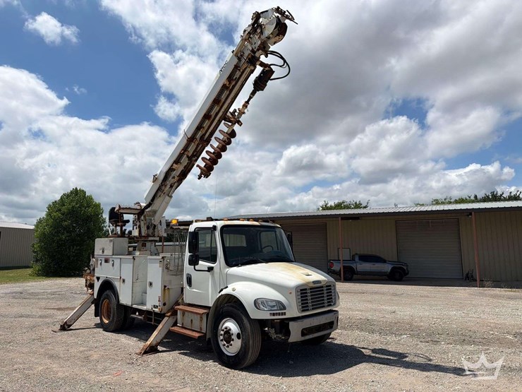 2016-freightliner-m2-106-image-3