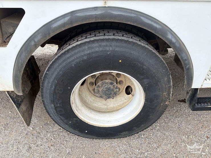 2018-international-durastar-4300-image-40