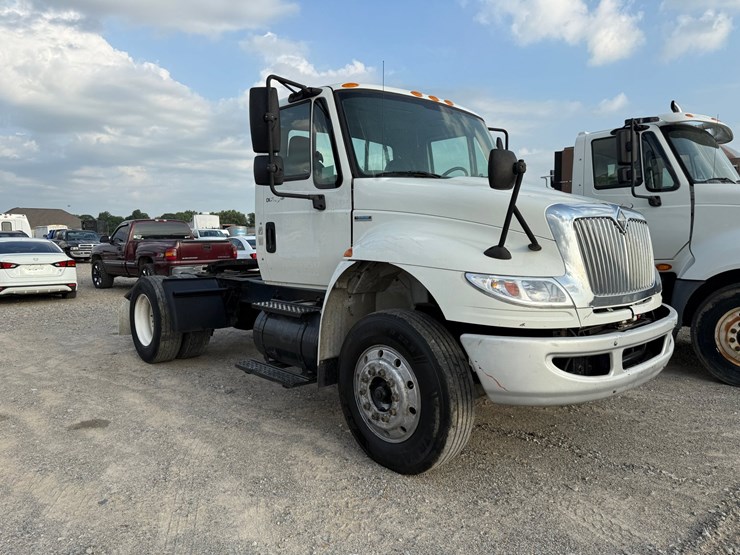 2008-international-durastar-4400-image-3