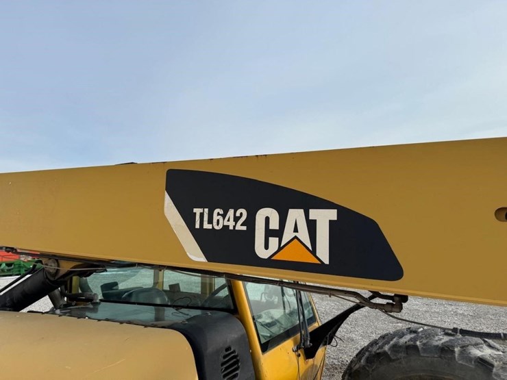 caterpillar-tl642-image-13