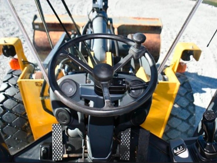 2017-deere-644k-image-15