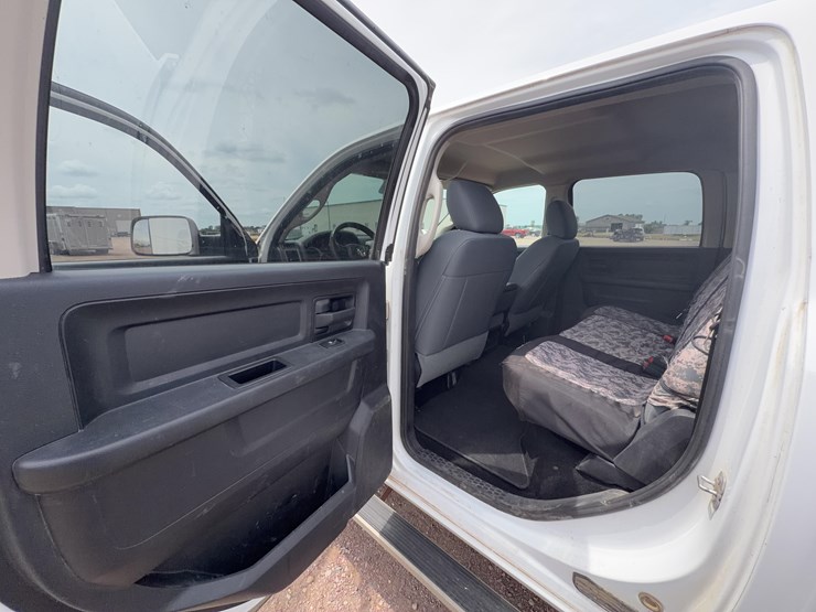 2015-dodge-3500-image-26