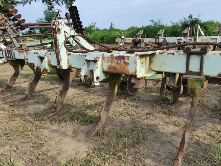 kmc-6-row-ripper-bedder-image-12