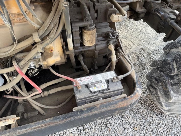 caterpillar-tl642-image-23