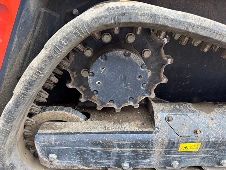 kubota-ssv65-image-22
