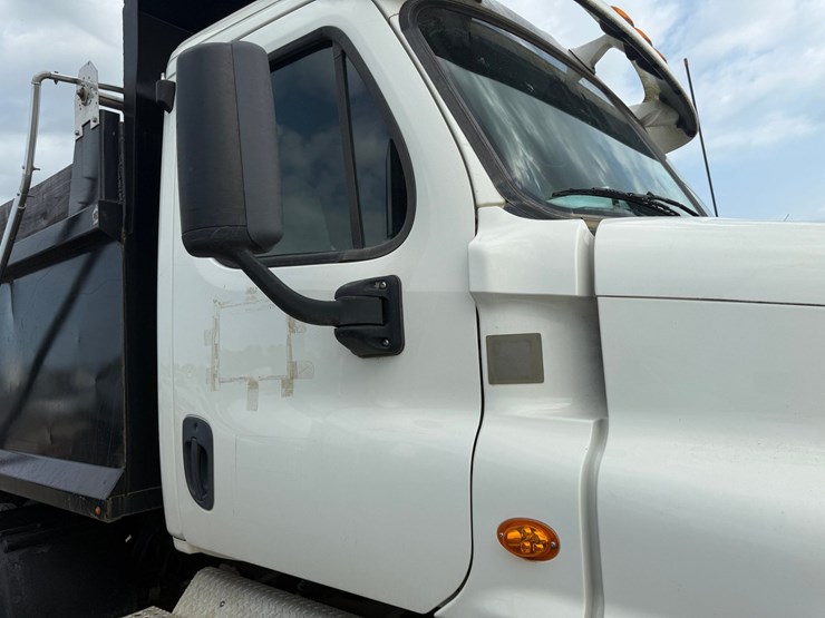2016-freightliner-cascadia-125-image-29