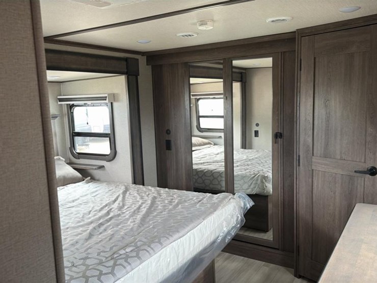 #138-•-2022-grand-design-solitude-345gk-camper-image-29