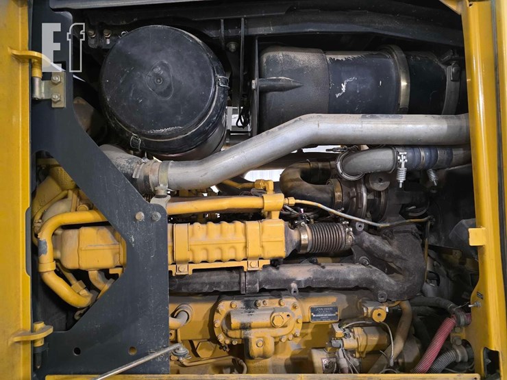 2011-deere-672g-image-26