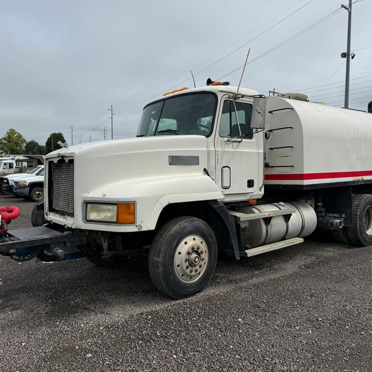#4 • MACK TANDEM AXLE WATER TRUCK