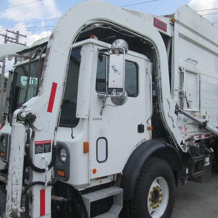 2016 MACK MRU613