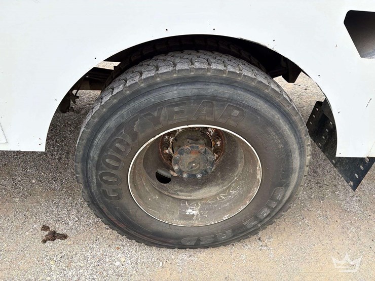 2016-freightliner-m2-106-image-48