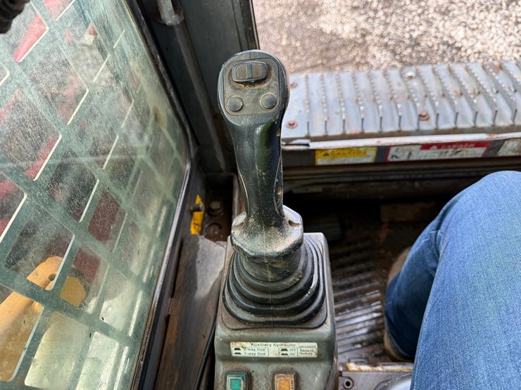 2019-takeuchi-tl8-image-25