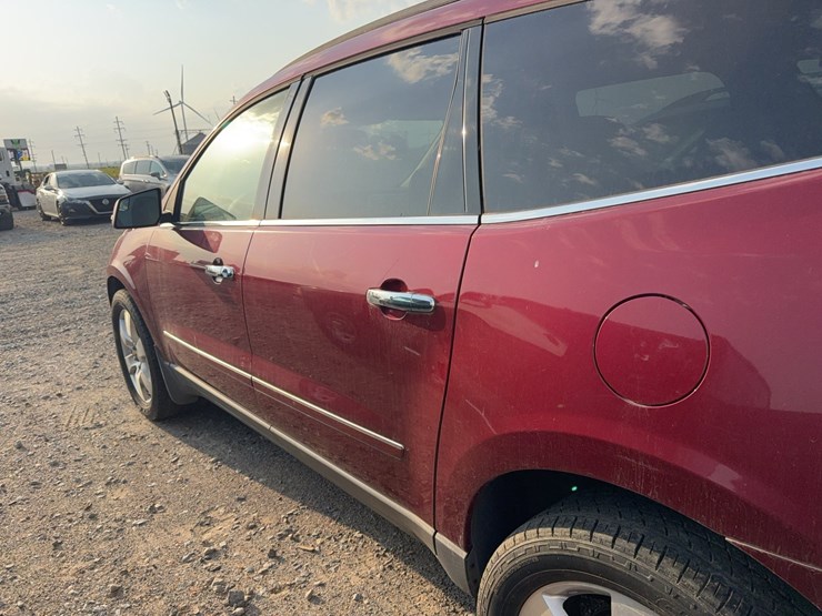 2010-chevrolet-traverse-image-16