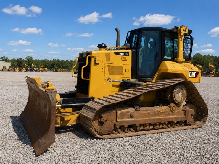 2019-caterpillar-d6n-lgp-image-1