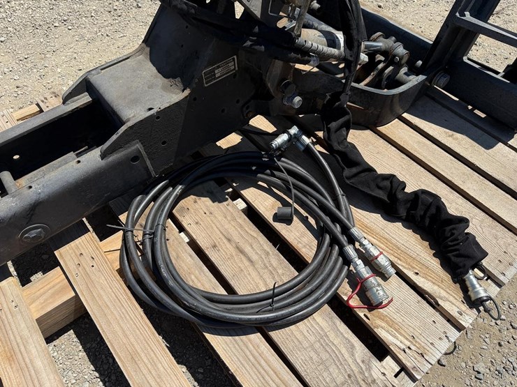 kubota-l4455a--4-pt-hitch-and-subframe-wh-auto-latch-uni-tach-image-9