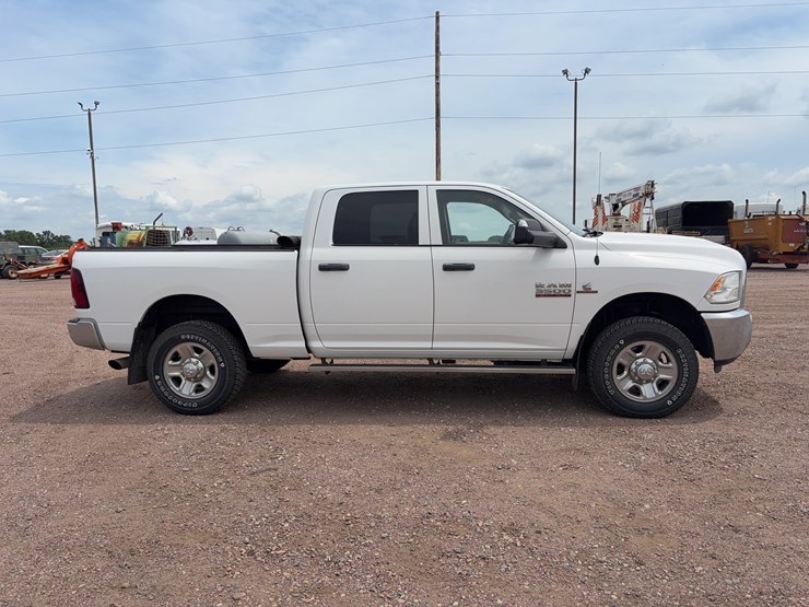 2015-dodge-3500-image-7