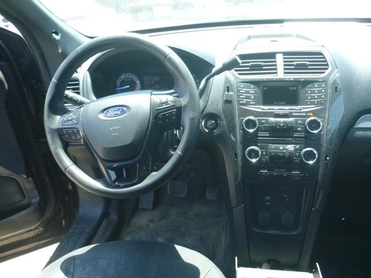 2018-ford-explorer-image-9