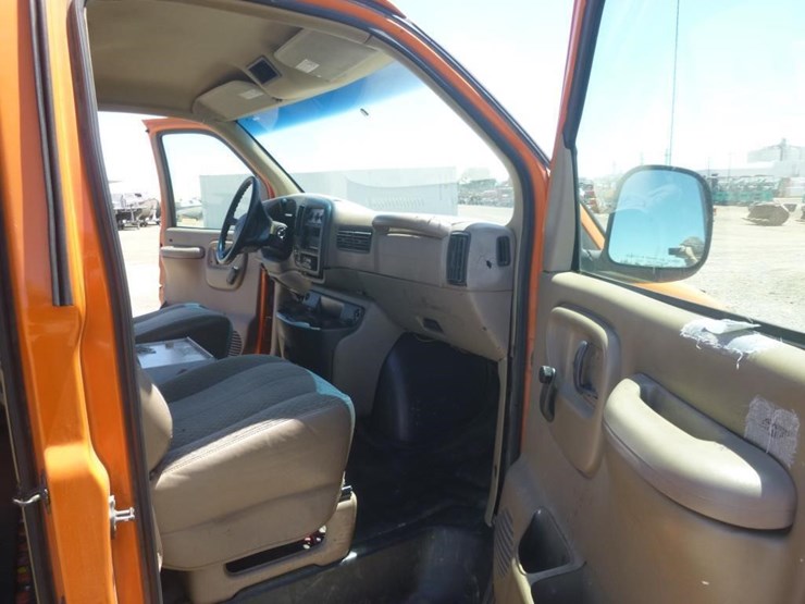 2000-chevrolet-express-3500-image-6