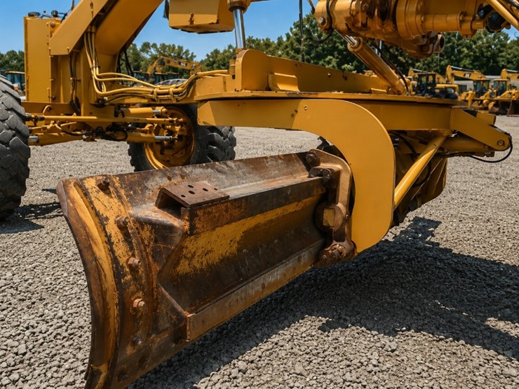2002-caterpillar-140h-image-2