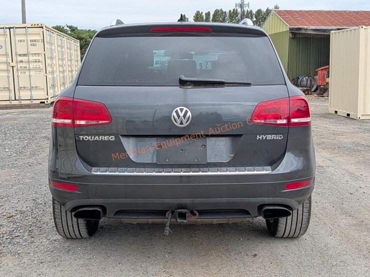 2013-volkswagen-touareg-image-5