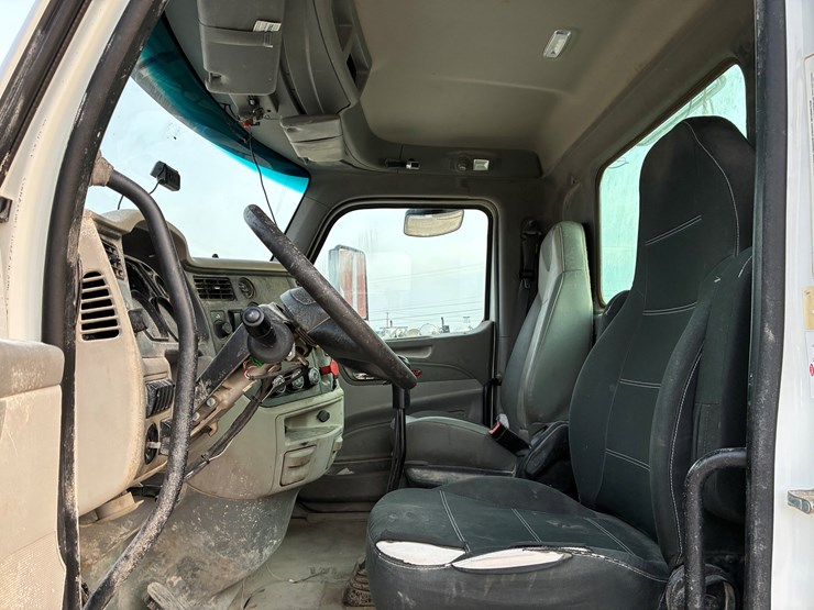 2020-peterbilt-567-image-7