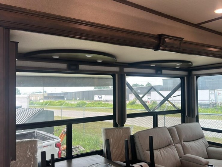 #139-•-2022-grand-design-solitude-310gk-camper-image-48
