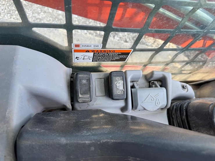 kubota-ssv65-image-31