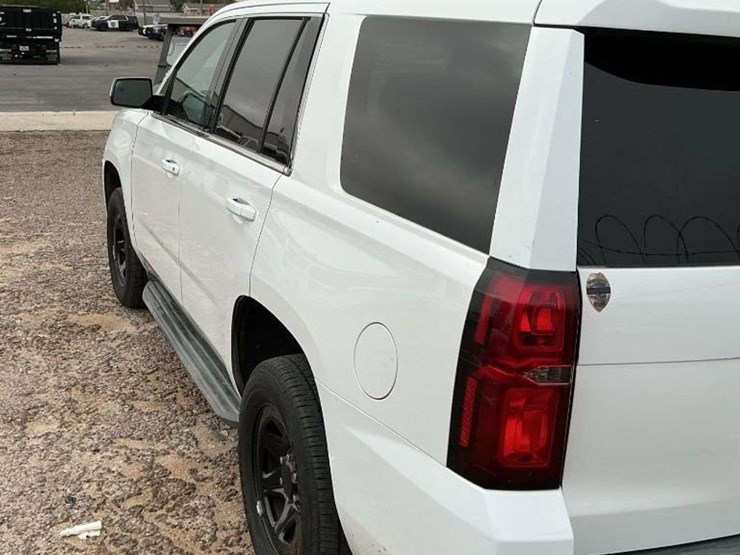 2015-chevrolet-tahoe-image-5